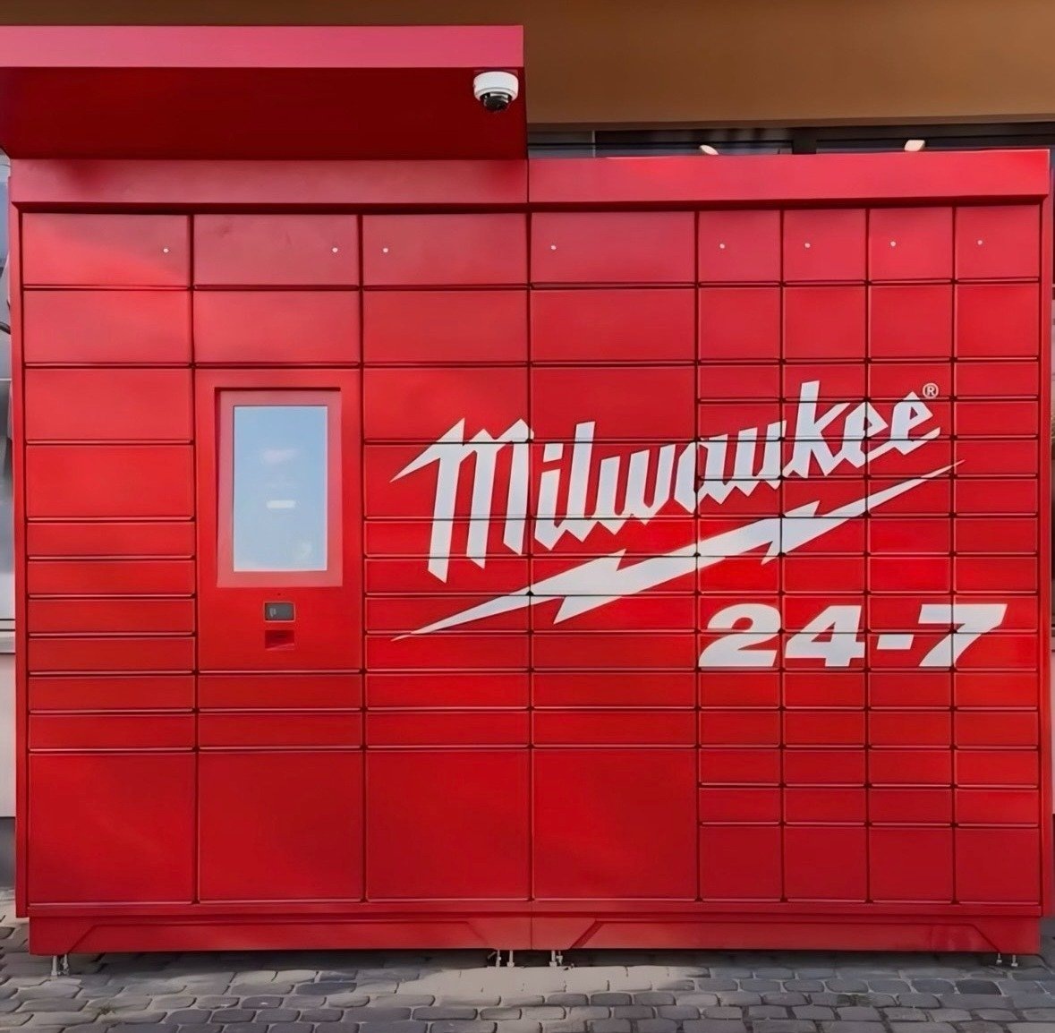 Pierwszy w Polsce „narzędziomat” 24/7. Kupisz w nim produkty znanej marki.
