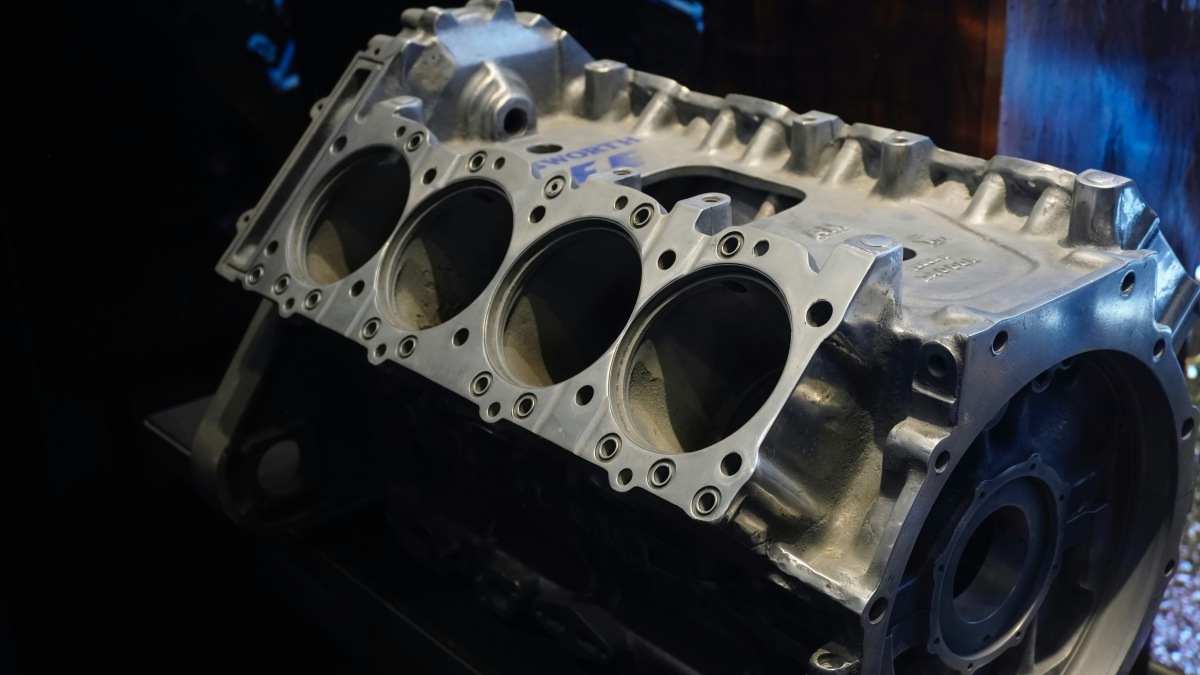 blok silnika cylindry tuleje