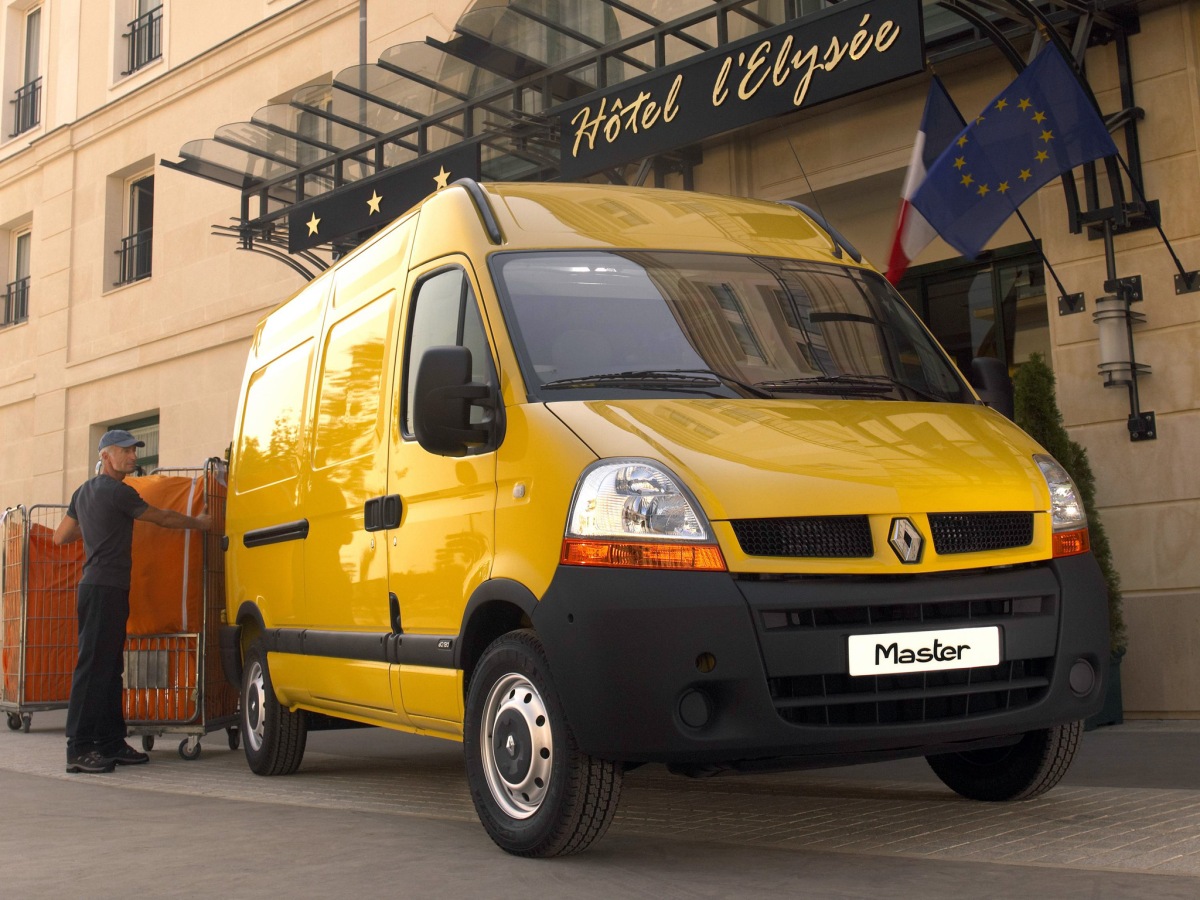 Problemy z rozrusznikami w popularnych samochodach dostawczych. Ukryta przyczyna awarii w modelach Renault Master.