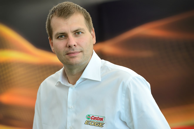 Jak przebiegają testy oleju silnikowego?