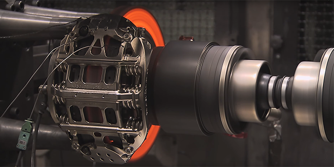 Hipnotyzujący test hamulców Brembo dla Formuły 1