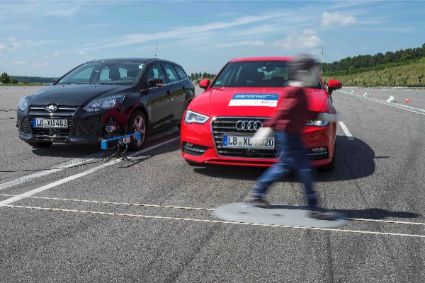 Już co czwarte nowo rejestrowane w Niemczech auto samo zahamuje w sytuacji awaryjnej