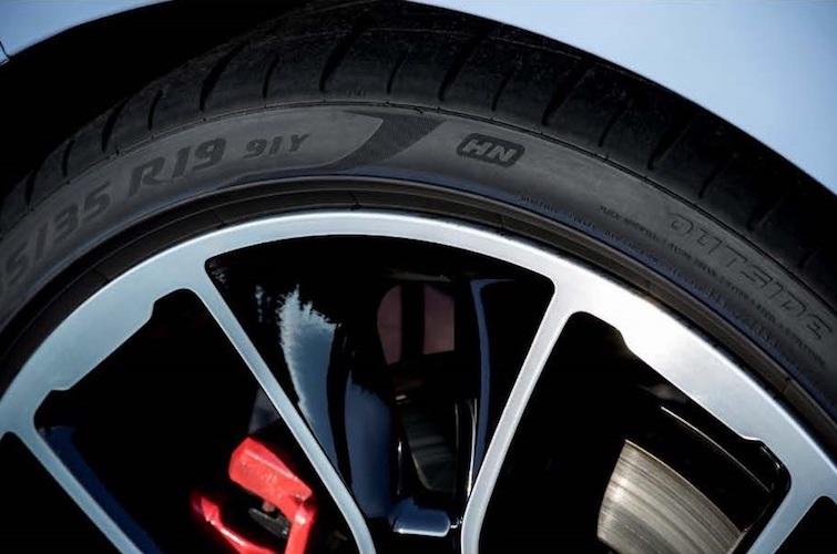 PIRELLI ZAPROJEKTOWAŁO SZYTE NA MIARĘ OPONY P ZERO DO NOWEGO HYUNDAI i30 N