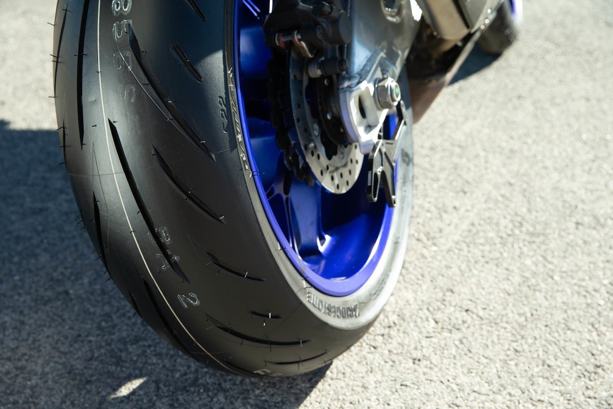 Bridgestone z nową oponą motocyklową