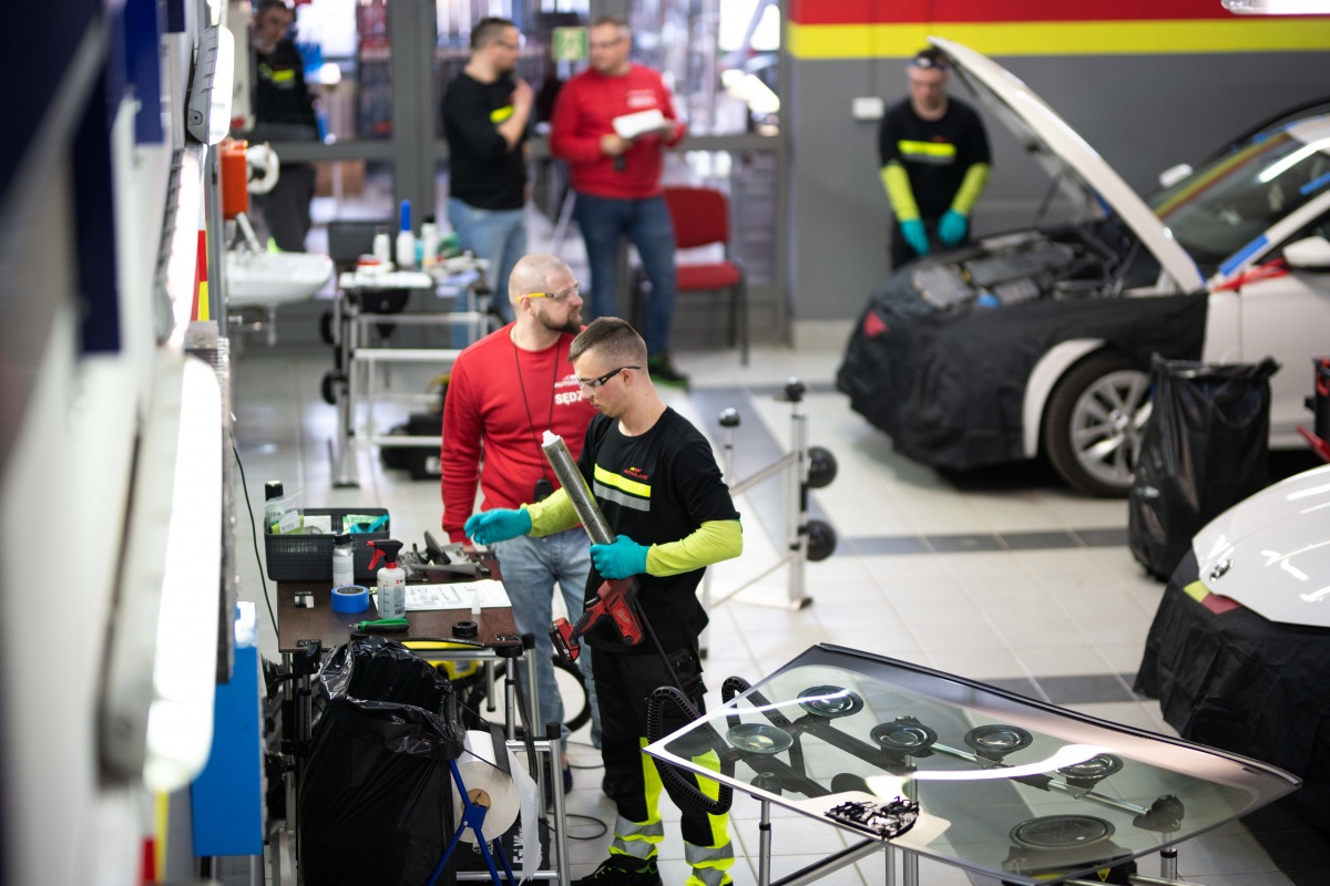 Mistrzostwa monterów szyb samochodowych – relacja z zawodów Best of Autoglass