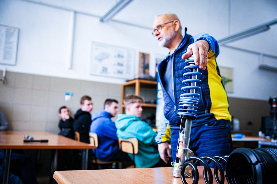 Bilstein szkoli uczniów szkół zawodowych