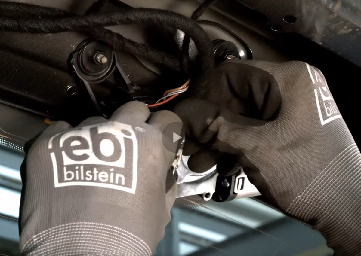 Rozwiązania febi bilstein: wymiana silnika napędu wycieraczki tylnej w Audi A4 Avant [FILM]