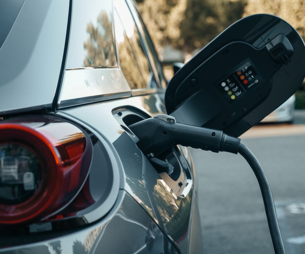 Uprawnienia SEP niezbędne do przeprowadzania napraw samochodów elektrycznych. Czy są wystarczające?