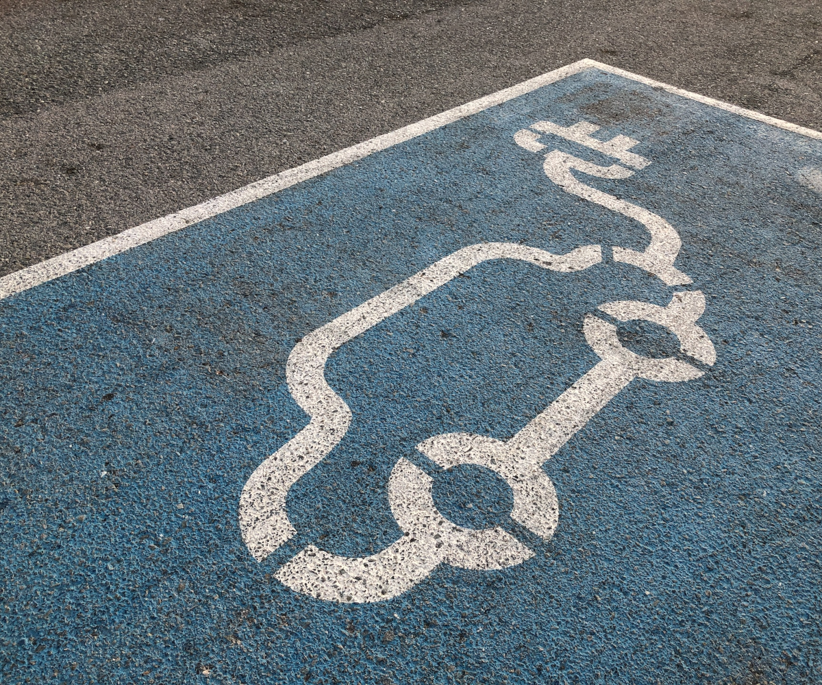 Bezprzewodowa ładowarka do samochodów elektrycznych
