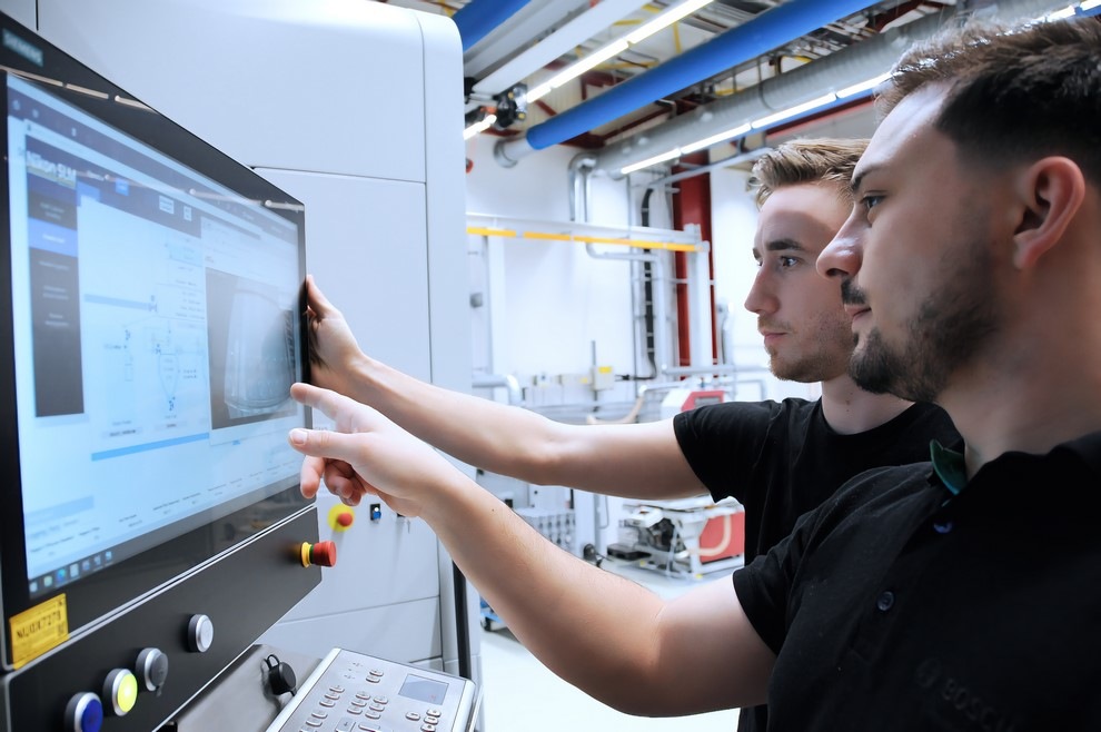 Kompletny blok silnika z drukarki 3D. Producent inwestuje miliony.
