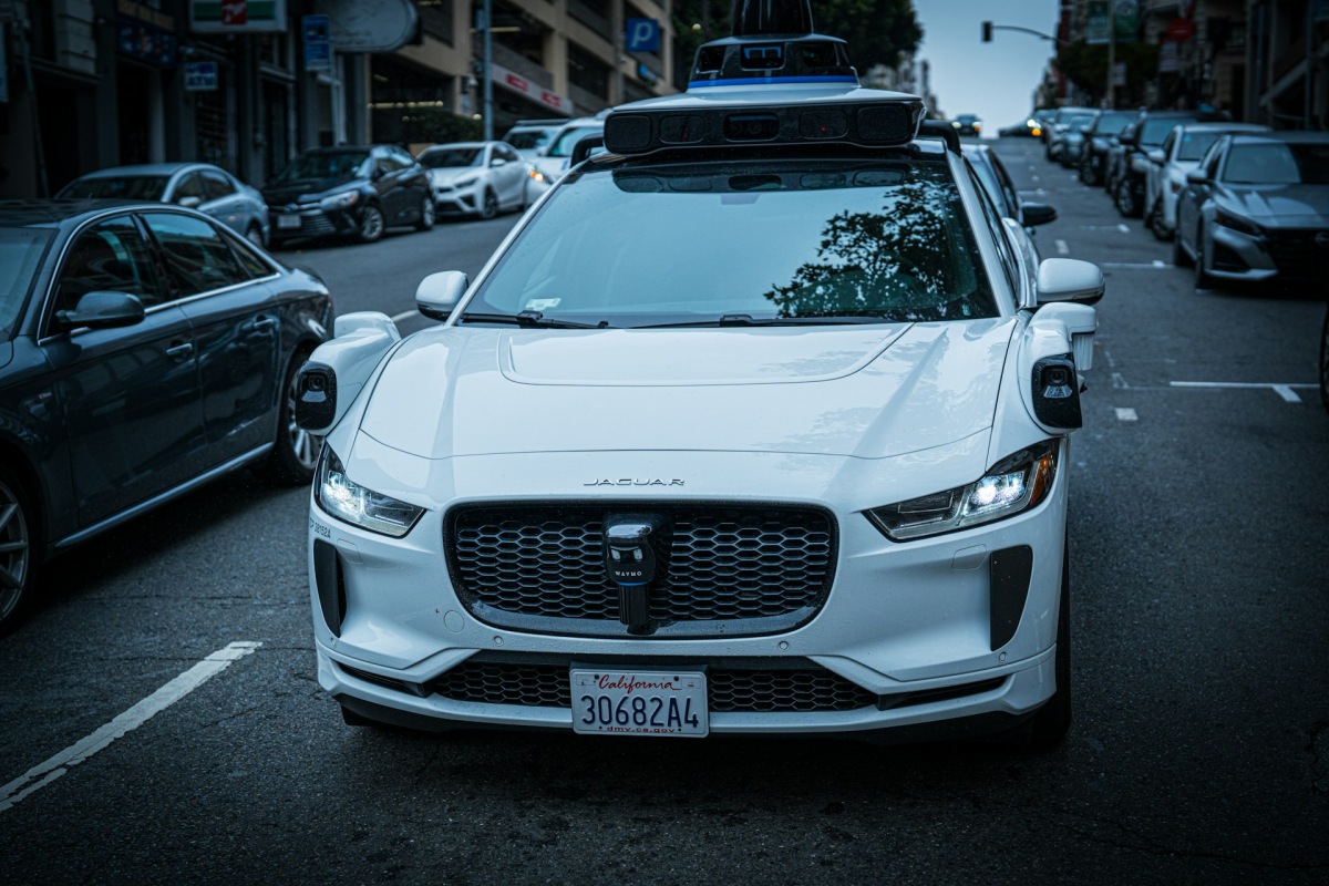 Prywatne auto stoi, autonomiczna flota zarabia. Kto wygra walkę o nową mobilność?
