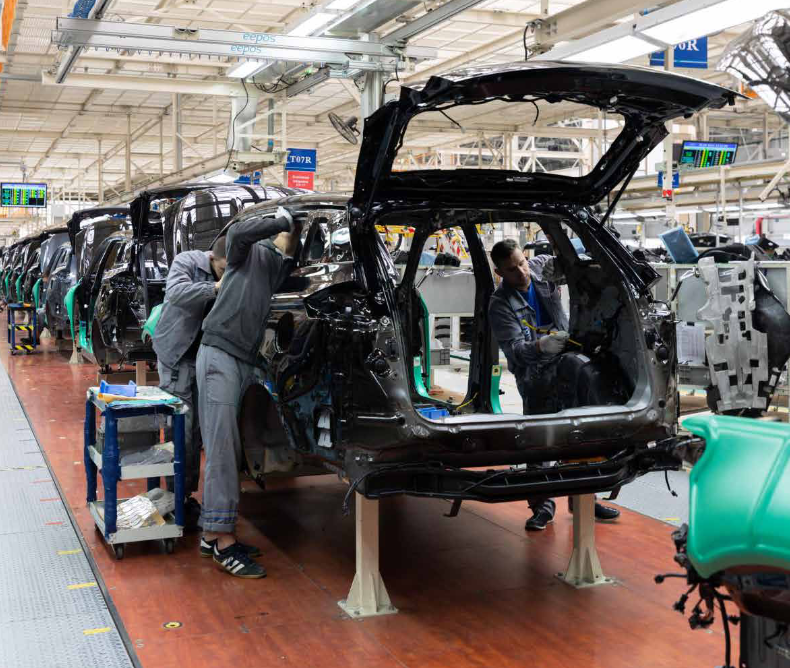 Technik samochodowy kończy szkołę bez jednej godziny o wysokim napięciu