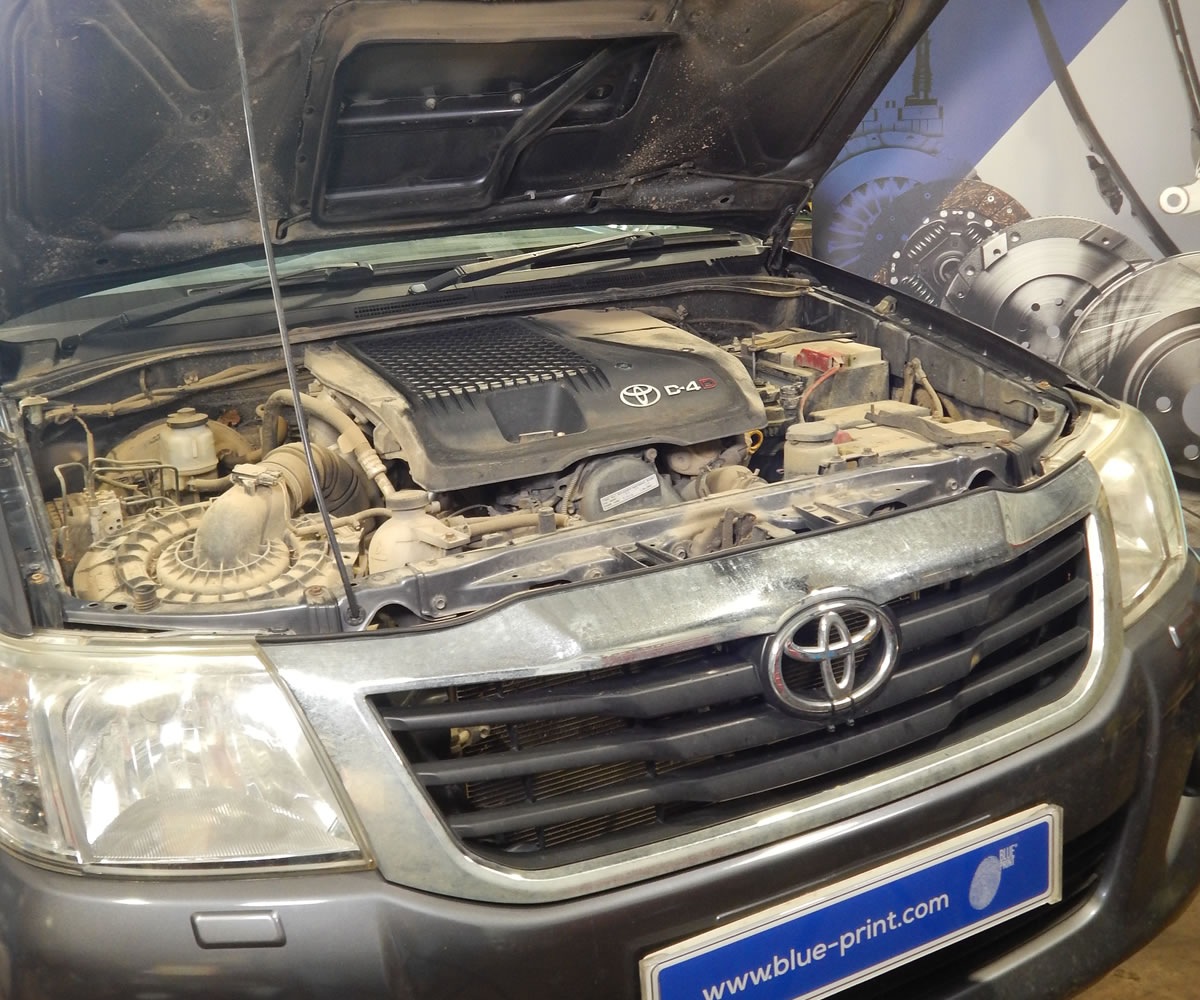 Wymiana sprzęgła w samochodzie Toyota Hilux
