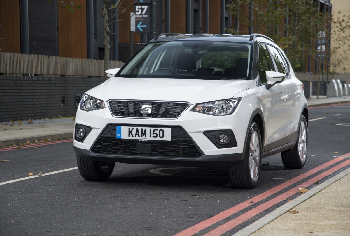 Seat Arona (2017-2021): stuki z przodu podczas manewrowania. Przyczyna i rozwiązanie problemu.