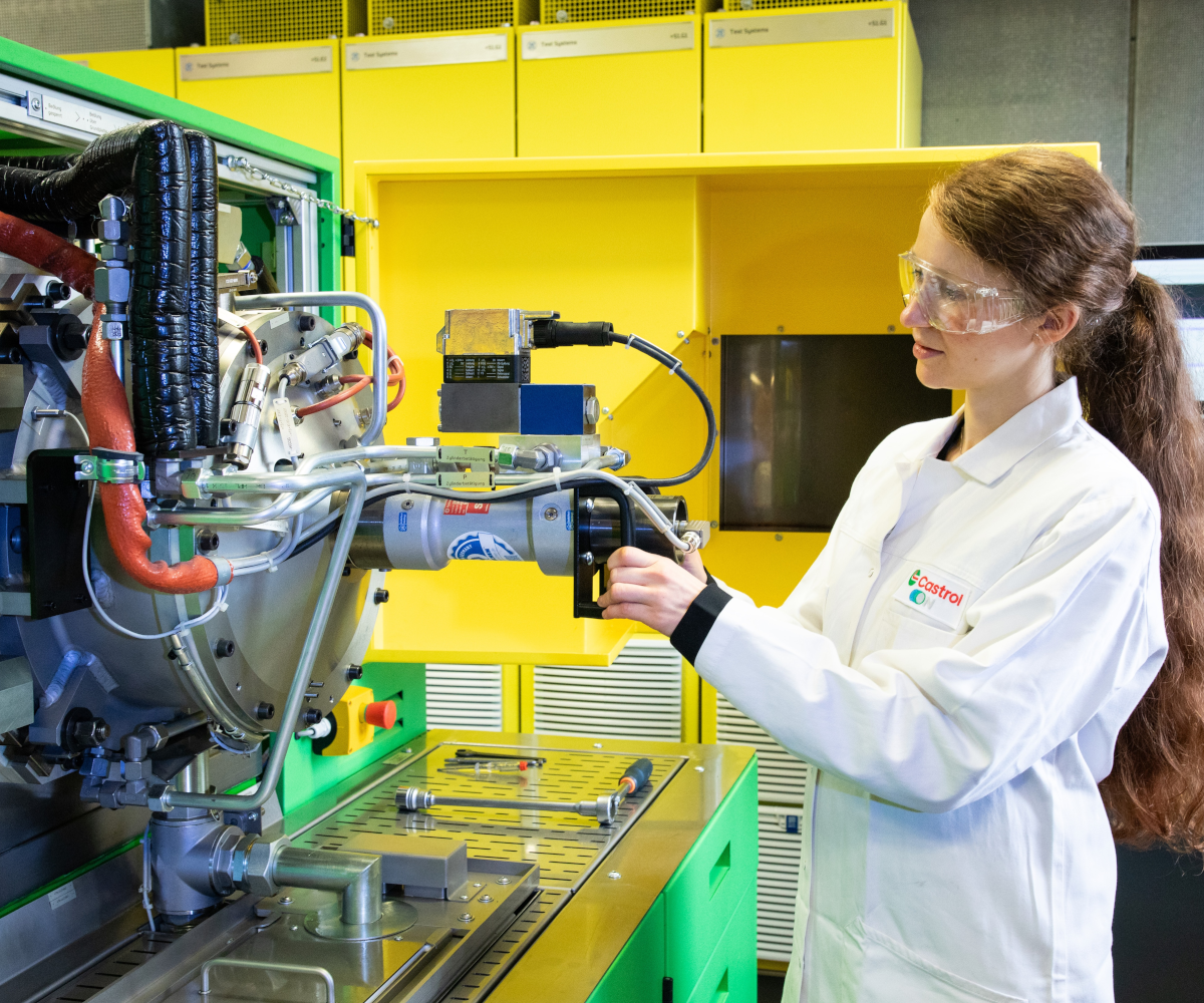 Miejsce w którym opracowywane i testowane są oleje. Kulisy Centrum Technologii Napędów Castrol.