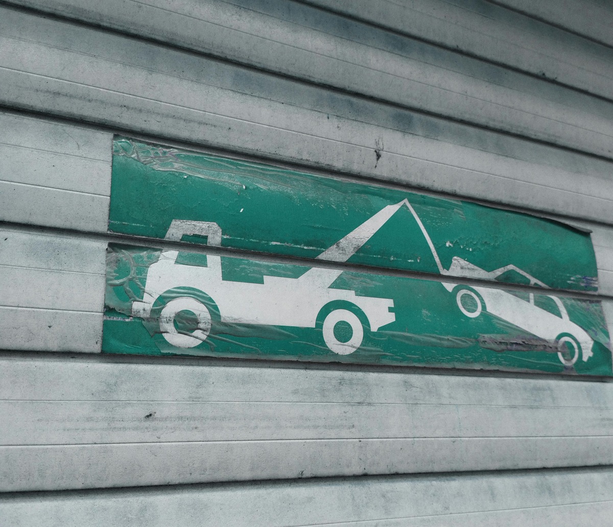 Jak holować samochód elektryczny? Różnice względem aut spalinowych.