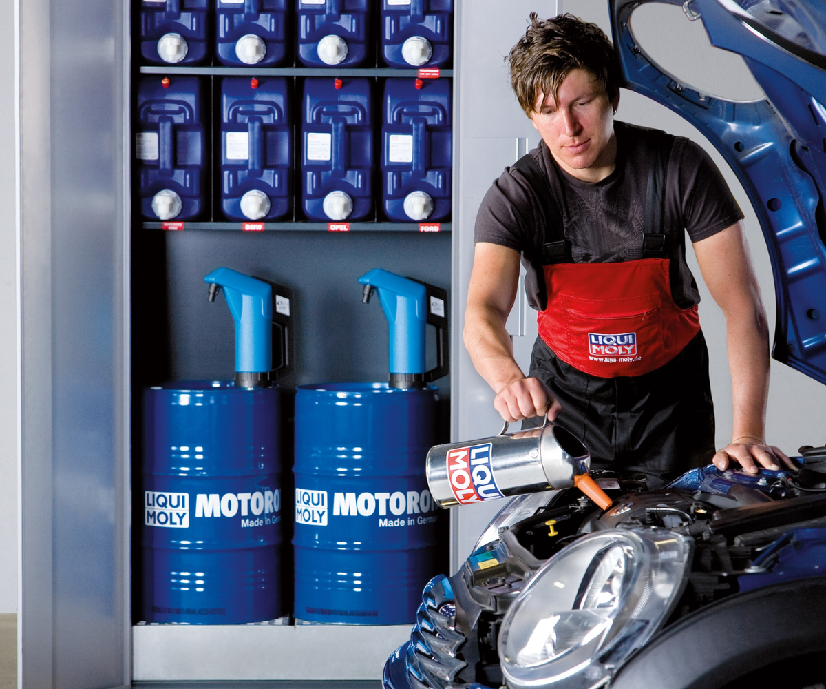 Warsztat pod kontrolą. Szafa olejowa LIQUI MOLY porządkująca codzienną pracę